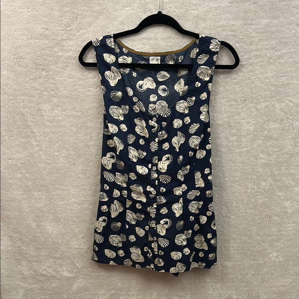 Edme & Esyllte Blue Shell Print Sleeveless Top